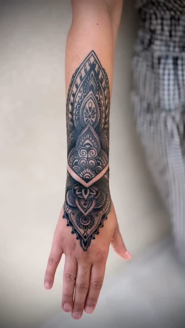 Been keeping busy lately! Hereās a little collage of some recent pieces Iāve been working on šØš„ Every tattoo has its own vibe, and itās wild seeing them all come together like this. Always grateful for everyone who trusts me to put art on their skin šā
#TattooArtist #TattooCollage #RecentWork #InkedCommunity #TattooGallery #TattooVibes #TattooLife #TattooInspiration #CustomTattoo #InkedAndProud