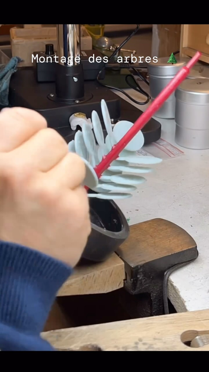 Montage des arbres en cire avant la mise en plâtre