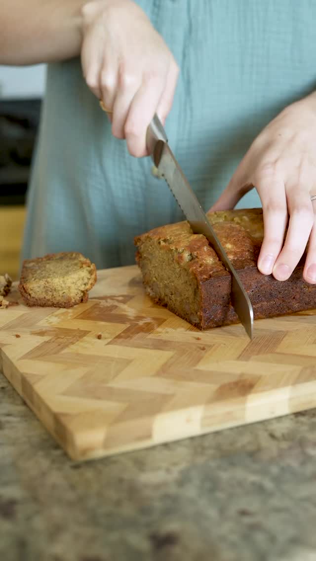 Easy banana bread recipe you can make in under an hour 🍌
This soft and buttery banana bread is perfect for breakfast, dessert, or a cozy afternoon bake.
Made with simple ingredients and lots of ripe bananas, it’s the only recipe you’ll ever need.
💬 Comment “recipe” for the full version
❤️ Like and save so you don’t lose it
📩 Share with someone who loves baking at home
#easybananabread #bananabreadrecipe #bakingreels #cozyrecipes #fallbaking #homebaking #fromscratchbaking #bakingathome #bananabreadlove #homemadebread
