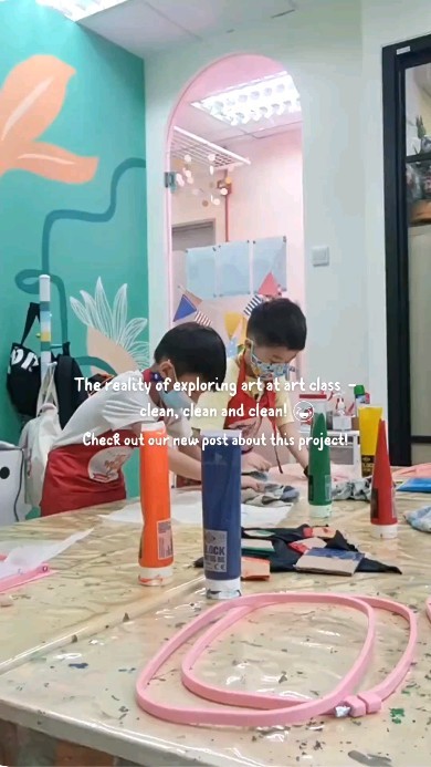 Exploration in art, most times but not always, ends up in a mess! I'm sure parents are familiar with a mess of paint, papers, crafts in your living room after a day of creating with the kids. Well, Art Wonderland to the rescue! 🦸 Make the creative mess in our studio instead - where have our little cleaning crew... I mean students... To clean, clean and clean! 😂
(Actually, they're cleaning their silkscreen mesh from their silkscreen lesson - check out our previous reel to see their process!) ✌️
#sgparents #artclassesforchildren #artclassesforkids