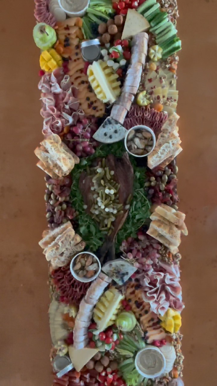 ✨GO NAKED✨
Our One Point Eight Metre Graze “Naked” style!
You don’t always need fancy boards to have a stunner of a Graze 🤩
.
.
.
.
#cheeseplate #cheeseboard #cheese #cheeseplatter #grazingtable #charcuterie #cheeseboards #cheeselover #grazing #foodstylist #foodstyling #foodblogger #foodie #foodporn #foodphotography #foodstagram #supportlocal #platterporn #aucklandeats #aucklandcatering #eventplanningauckland #platter #grazingtables #aucklandevents #theplattercollective
📩 hello@theplattercollective.com to book your “Naked” Graze today 👀