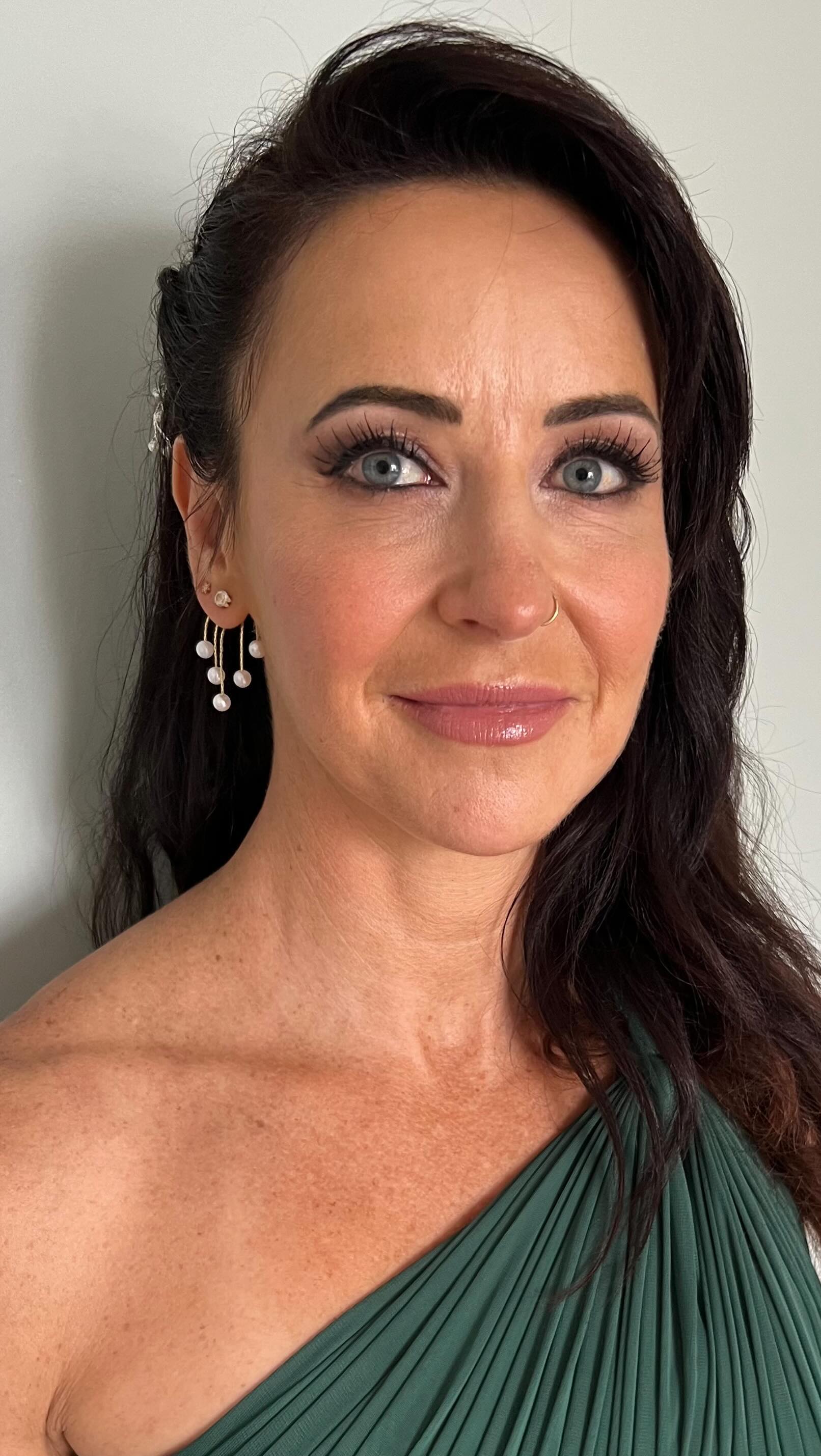 โจ ๐๐๐ข๐ ๐จ๐ ๐๐จ๐ง๐จ๐ฎ๐ซ ๐๐จ๐ฅ๐ฅ๐ฒ๐ฐ๐จ๐จ๐ ๐๐ฅ๐๐ฆ ๐๐จ๐ซ ๐ ๐จ๐ซ๐ ๐๐จ๐ฎ๐ฌ ๐๐๐ซ๐๐๐ฅ๐ฅ๐โจ
๐ธ It was lovely to meet Danielle and Steve from @steve_regan_photography and I canโt wait to see their official photographs at the stunning Highcliffe Castle ๐ค
#catflick #smokeyeye #hollywoodhair #weddinghair #weddingmakeup #dorsethairandmakeup #hampshirehairandmakeup #brides_by_nikki #luxeweddings #bridalhairandmakeup #makeupinspo