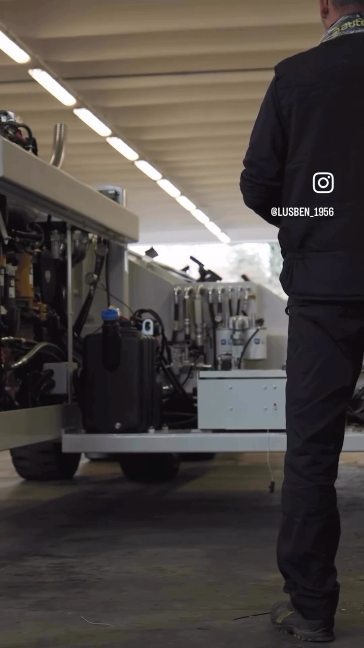 Just a short preview of THE BIG PROJECT 🙌🏼 #staytuned #the project #proud #transporter #trailer #shipyard #boatyard