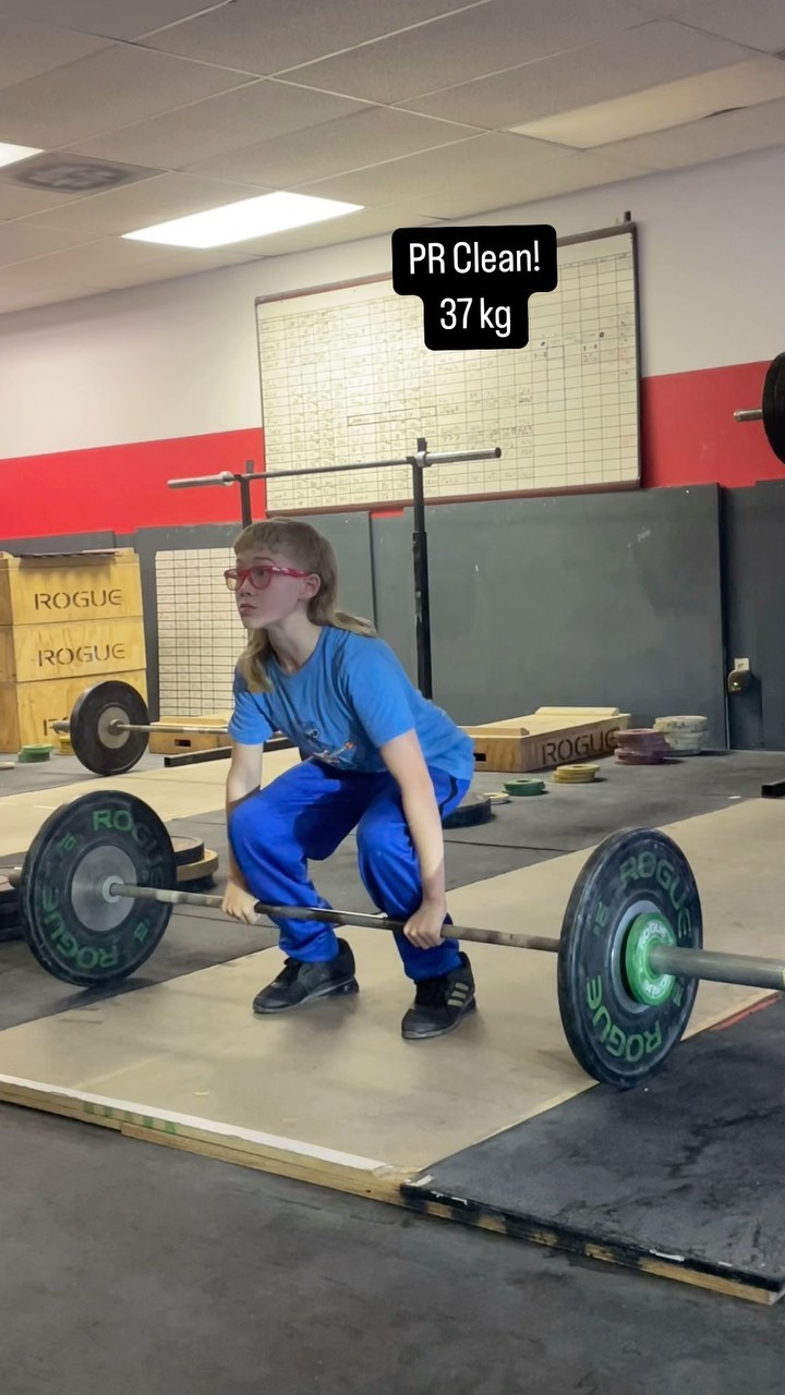 Personal record clean for one of our youth wrestling athletes… first time cleaning over bodyweight! 37 kg, while during the same week hitting a snatch personal record too! Awesome work Fletch!
Stronger Every Day!
.
.
.
.
.
#weightlifting #kansascity #usaweightlifting #beastmode #olympiclifting #personalrecord #progress #leessummit #usaw #wrestling #youthathletes #youthathleticdevelopment