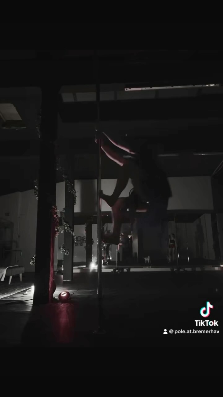 Halloween kommt und wir bereiten uns gut darauf vor 🎃👻 „Spooky Doll“ Kostüm und Make-Up
Wie verkleidet ihr euch? 💚