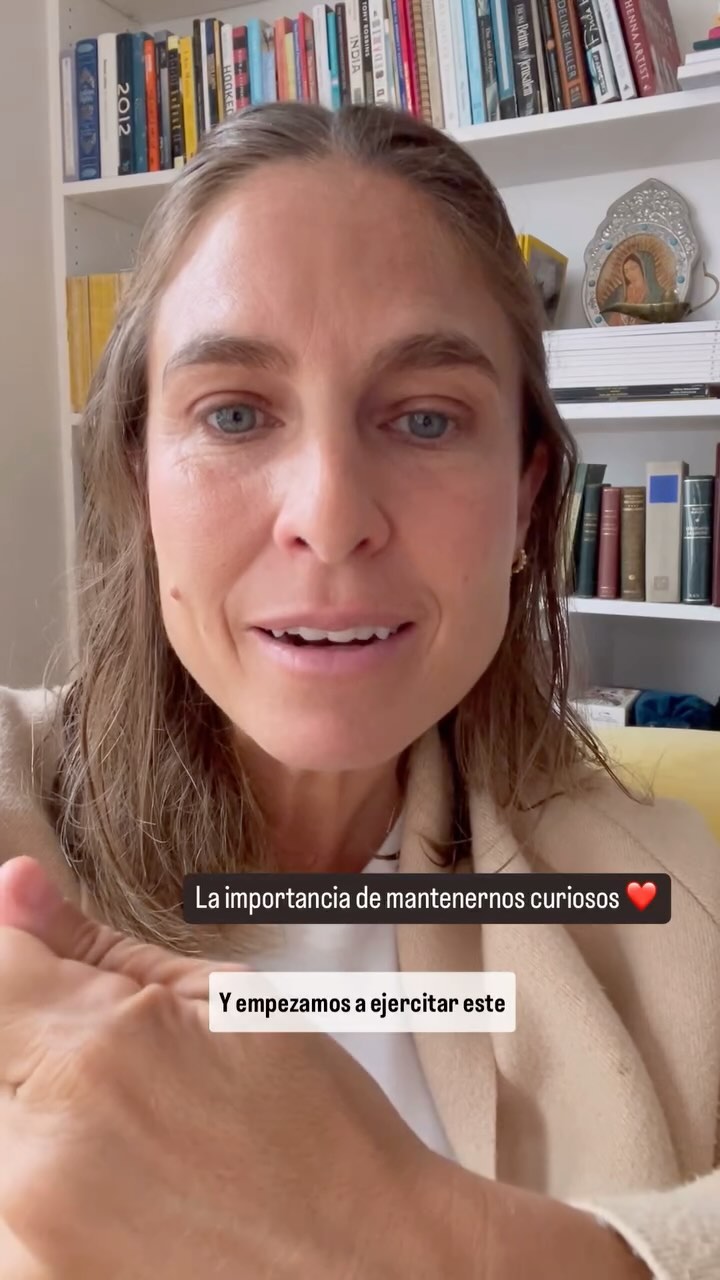 Mantenernos curiosos genera espacio, y un dialogo interno que empieza a conectar a nuestro cerebro emocional y al racional, a la corteza prefrontal. Ejercitar la mirada curiosa hacia nuestra propia historia, genera el cimiento para sanar, para lograr integrar esa experiencia del pasado que nos interrumpe en nuestro presente.
.
#emotionalalchemy
#expandiendolaexperiencia
#psicoterapiagestalt
#emdr #trauma #gestalt