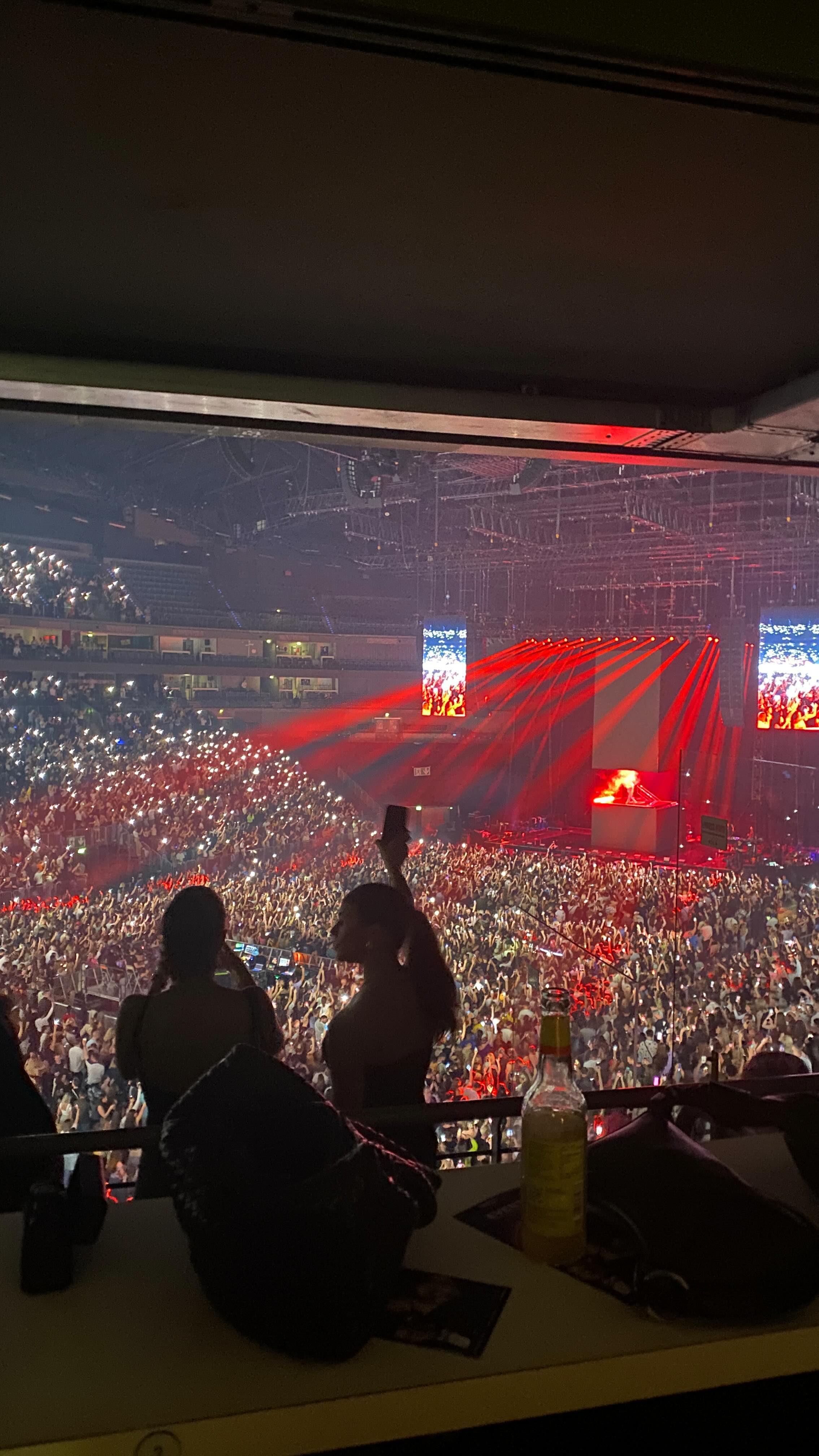 TakeOver!
Theresa hat für euch den gestrigen Abend beim @jbalvin Konzert in der @lanxessarena zusammengefasst!