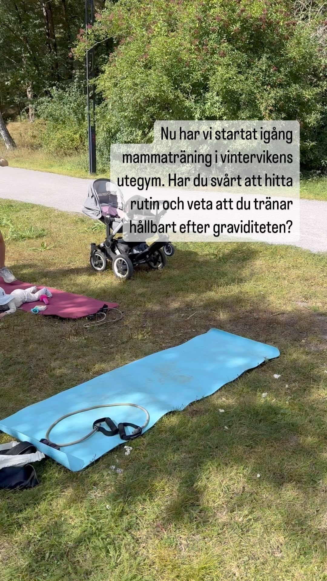 Mammaträningen är till för dig 🤱
Det är du som investerar i dig genom att anlita en tränare eller coach som hjälper dig att bygga upp stabilitet i den takten du mäktar med. Att bli mamma är inte en dans på rosor, sömnen är kort, tålamodet lika så, längtan efter lite egentid eller lite paus för att kunna orka vara din bästa vän.
Träningen efter graviditet hos mig har inget med ”att komma i form” eller att ”gå ned i vikt”. När du tränar med mig fokuserar vi på att återbygga din styrka o v uthållighet för mammalivet och fortsatt träning efteråt (om du vill)
Vi jobbar mycket med din vardag och hur du kan tänka kring belastning, bära, lyfta, lägga ner, för där gör du rörelser du aldrig gjort förutom, dessutom med en naturligt svag core. Du litar på att kroppen löser det men det blir oftast väldigt oergonomiskt med konsekvenser som ont/trött i ryggen.
Så vad behöver du för att investera i dig?
-planera innan förlossning och läs på
-ta hjälp av någon som vet och ni kan tillsammans lägga upp en plan så du inte behöver göra det efter förlossningen (för då hinner du och orkar inte)
#gravid #gravidträning #knip #knipträning #postpartumjourney #postpartumträning #träningefterförlossning #träningeftergraviditet #holistiskhälsa #gravidcoach #mammacoach #träningvonterviken #mamamträningvinterviken #mammabootcamp #mammabootcamphägersten
