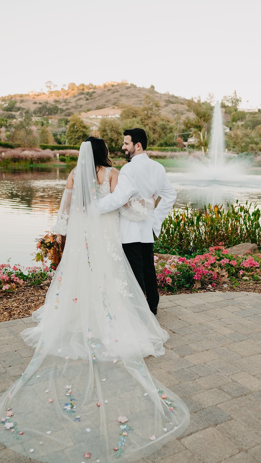 Heading into winter soon but I still can’t get over these Autumn details! Warm and cozy colors are to FALL for 🤩
.
Venue | @monserateweddings
Wedding Planner | @slayevents.ca
Photographer | @libertyshaubphotography
Videographer | @junedayfilms
Florals | @pinkpoppyflorals
DJ | @soundillusions
Photo Booth | @pixsterphotobooth
Cake | @jennywennycakes
Macarons | @les_petits_ronds
Hair & Makeup | @refinedbeautyinc
Dress | @__bridesofsandiego
Suit | @friartux
Couple | @lanie_ann95 @taoofacoach
.
#WeddingInspo #WeddingPhotography #BridalInspiration #WeddingDetails #WeddingDay #BrideGoals #WeddingPlanning #WeddingIdeas #WeddingStyle #weddingflorals #LoveStory #weddingflowers #WeddingVibes #DestinationWedding #WeddingDecor