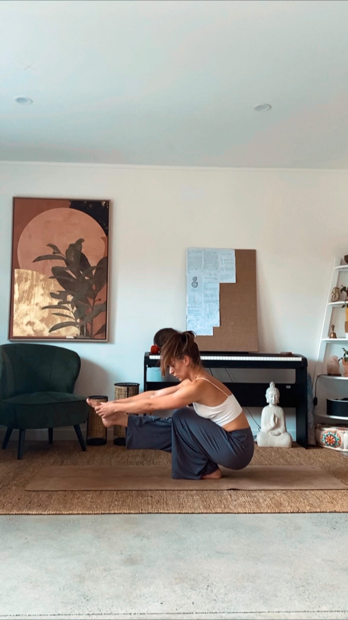 I don’t actually have any words. Sometimes you don’t really need ‘em.
#flow #move #yogaflow #transition #change #yogatransitions #movement #movementmeditation #asana #asanapractice #yogapractice #flowstate #dance #movementart #artmovement #yoga #yogaposes #yogajourney #newchapter #lettinggo #breath #breathe #somatic #somatichealing #somaticpractice #somaticyoga #selfexpression #functionalflow #beautifulmovement #emkyoga