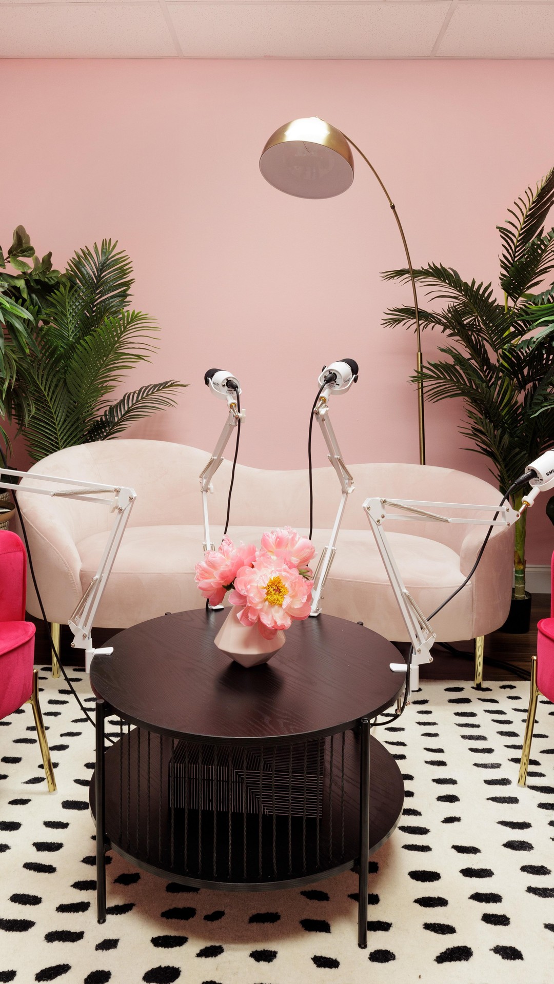 💕I loved working on this Podcast Studio transformation. The biggest challenge was making sure it had the flexibility to be reconfigured and functional for specific content while keeping it a clean backdrop for others who want to rent the space for their own podcasts in the future.
Ready to design your content studio!? ✅Click link in bio to request a project!
📸 @catmaxphoto
#contentstudio #interiordesign #contractdesign #officedesigntrends #officeinteriordesign #atlantadesigner #contentcreator #contentstrategytips #designinspo #colorharmony