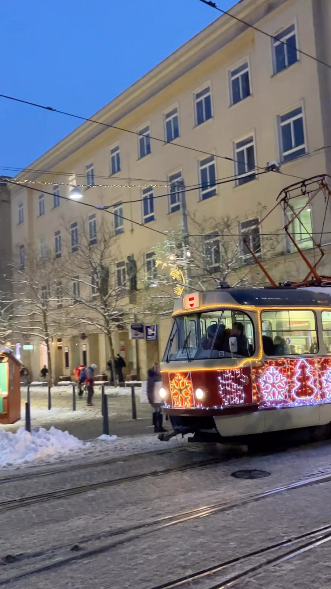 Buchen Sie eine Führung und entdecken Sie das weihnachtliche Brno mit Glühwein in der Hand.
Die Weihnachtsmärkte beginnen schon am 22.11.2024.
#weihnachten #weihnachsstimmung #weihnachtszeit #weihnachtsmarkt #christkindlmarkt #brno #brünn #brnenskevanoce #gotobrno #tschechien #mähren #moravia #morava #straßenbahn #šalina #tram