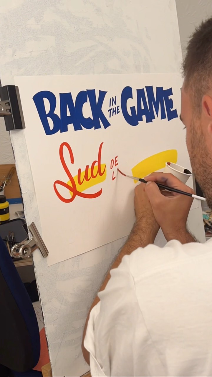 Back in the game ! ☀️
Me voici de retour après plusieurs mois d’absence ! 😙
Ces derniers mois ont été remplis de rebondissements et je confirme enfin mon installation dans le sud ☀️
Je suis pour les prochains mois installé vers Uzès et devrait en début d’année prochaine m’installer sur Montpellier.
Nouveau lieu, nouvelle expérience avec j’espère de nouvelles rencontres et de nouveaux projets 😁
Si jamais vous avez des pistes de commerces que ça pourrait intéresser je suis preneur, si jamais vous connaissez d’autres peintre en lettres dans le coin je suis preneur aussi ! 😎
Let’s go ! 🖌️📐🧨
#peintreenlettres #luckylucien #uzes #nimes #montpellier #peintalamain #alwayshandpaint #signpaint #signpainting #handpainting #lettering #lettrage #handlettered #handlettering #practice #posterdesign