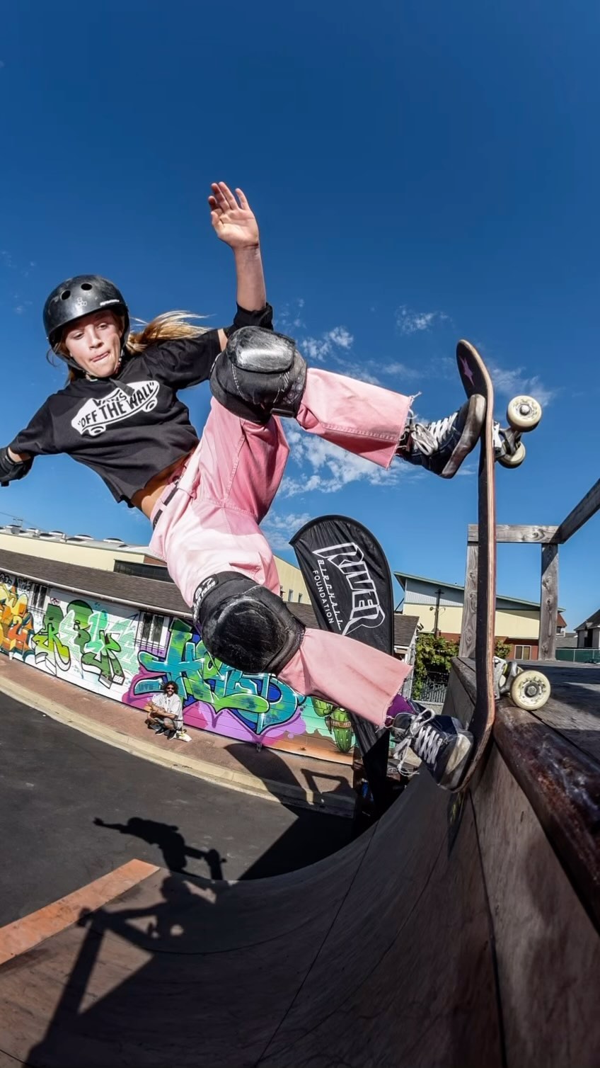 🔥🤩 @sk8tlynwest 14 years old, ranked 8th for team USA skateboarding park came out to shred at River’s 3rd Annual Skate Jam🛹🔥
📸@sevboosinger @billswheelsskateshop @river.birchall.foundation @vansskate
#santacruz #billswheels #santacruzevents #skatejam #thinklocalfirstsantacruz #midtownsantacruz #riverforever #riverbirchallfoundation #skateforlife #nhs #santacruzskateboards #vans #usaskateboarding #bluntfakie #merge4socks #timbrauch