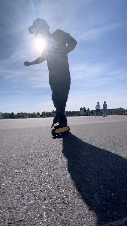 That was tricky @lady_wizard1! It cost me one hour and a bruised elbow 🥲 But I think it was enough for the @monthly.wizard.challenge. See you all pretty soon by the first @re.turn_berlin ➰➰➰
🎥 @jule.mpoint
.
.
.
#inlineskatingberlin #wizardskating #returnberlin #rollerblading #berlintheplacetobe #tempelhoferfeld #skatingdojo