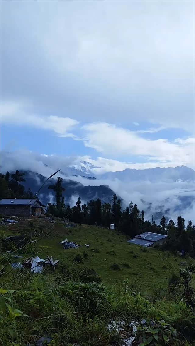 💭
#himvanliti #uttarakhand #himalayas #ecoretreat #travelgram #clouds #timelapse #green #monsoon #nature #instagood #kumaon #natureescape #solitude #instagram