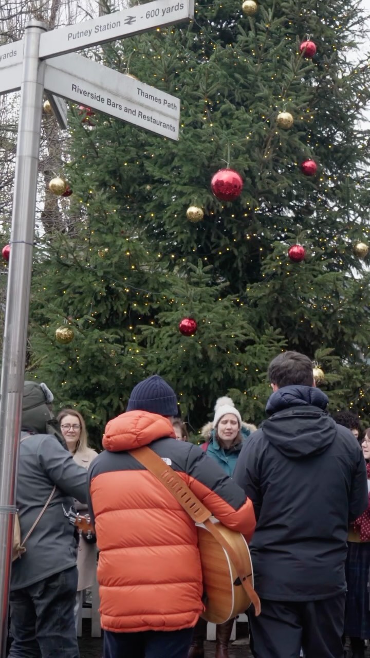 Last Sunday we went off to sing Carols on the streets of Putney and handed out plenty of flyers (and chocolates!) inviting people to our Carol Service happening this Sunday! 🎄
We can’t wait to see you!
This Sunday the 10th of December from 4-5pm
-3:30pm for mulled wine and mince pies 😌