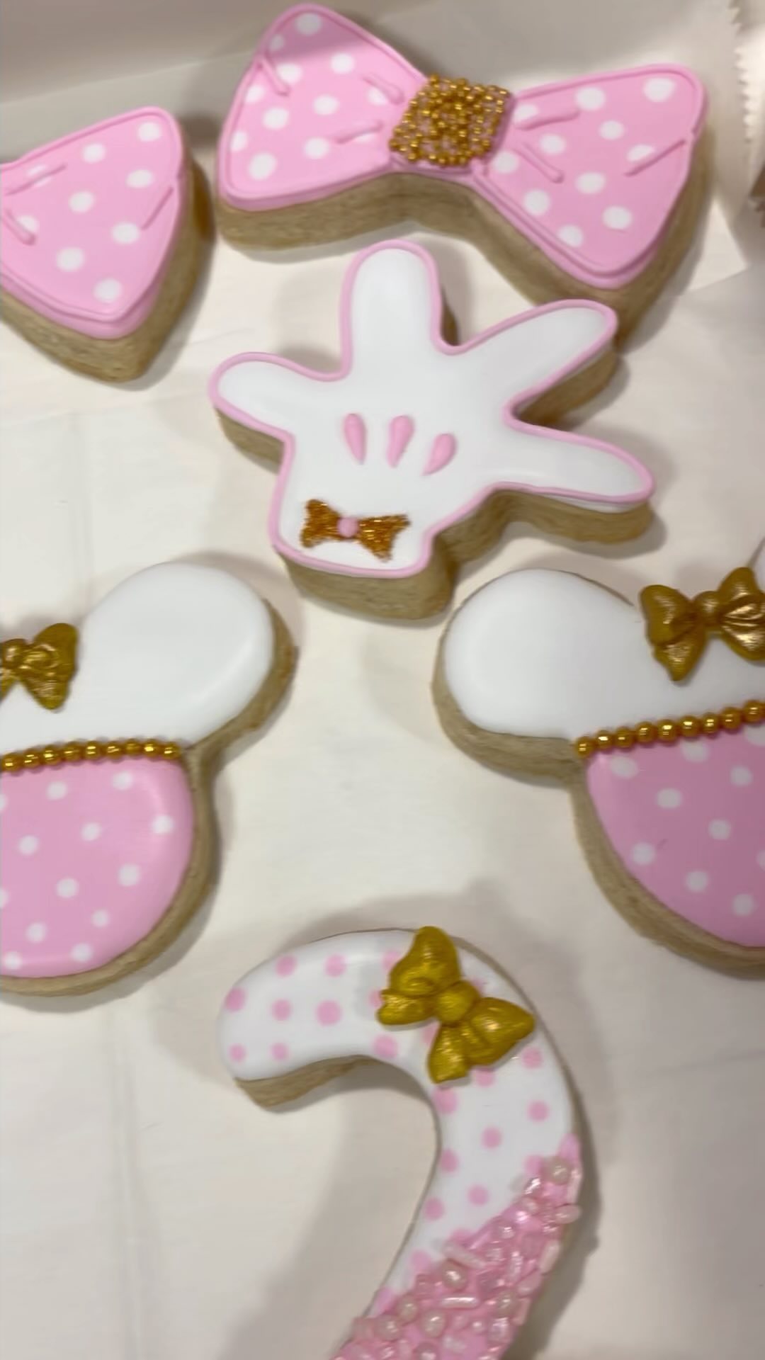 Time to grind!!! Hand me my apron! Lol 😂
#Homebakery #smallbusiness #yummy #ilovecake #supportsmallbusiness #bensalemtreats #bensalemcakes #customcakes #bensalem #birthday #wedding