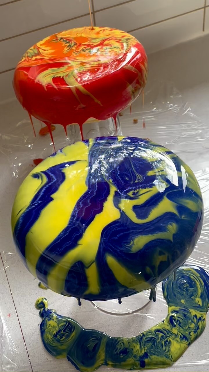 Double trouble!! Order your PLL Entremets at www.prettylittlelayerstoronto.ca (link in bio)