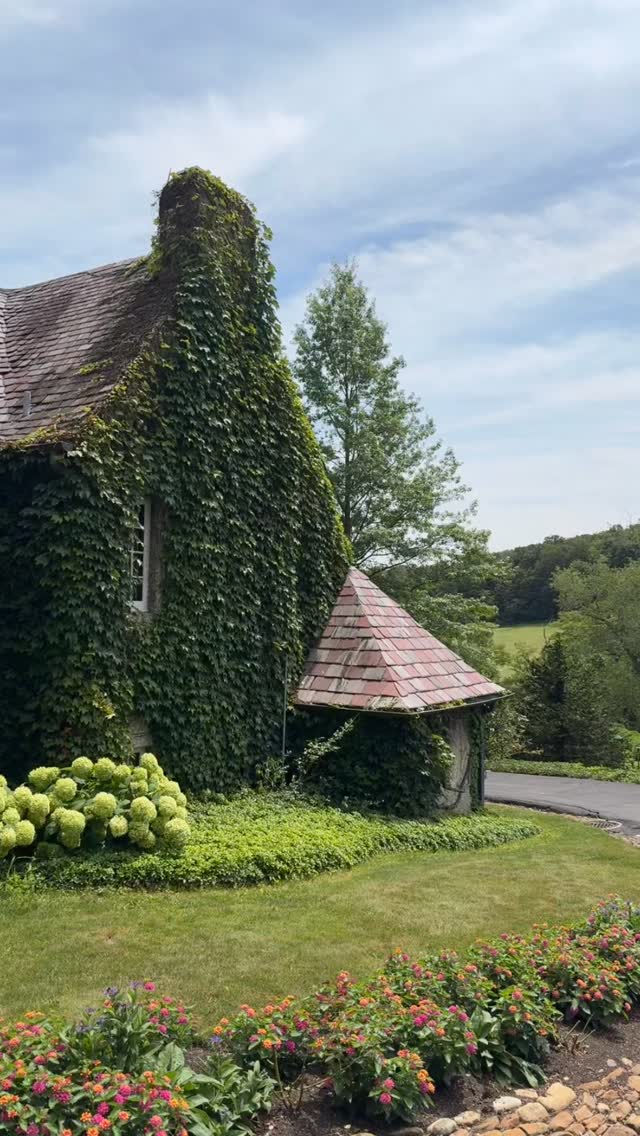 The easiest couple to celebrate became the 28th couple to get married on the groomâs familyâs exquisite Farm property. It was an idyllic summer day amid the rolling hills of Pennsylvania. The sun shone brightly, florals adorned at every turn and the party was non stop.
The wedding was overflowing with iconic tradition as well as standout details unique to this fabulous duo! The beloved property transported guests and loved ones to Rob Town!
Filming at this fairytale property is an honor we donât take lightly. The goodness of this day and this couple is difficult to put into words. So for now, enjoy this BTS snippet into Josie + Robâs celebration; and stay tuned for so much more to come! Congratulations to the newlyweds!!!
.
@josie_george
@soireebysouleret
@abielivesayphotography
@josiegeorgedesigns
@robbyt543