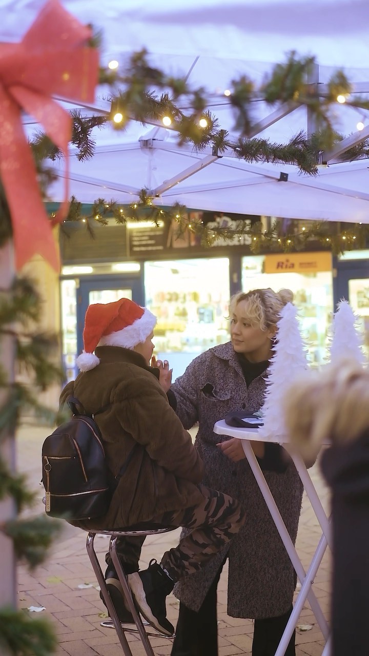 Juletiden byr på de hyggeligste oppdragene🌟❤️
Vi var med på tenningen av julelysene i Smalgangen forrige fredag og vi gleder oss masse til flere hyggelige jule-markeringer fremover.🎅🏽🌲✨
📸: @mille.b.heidel @fridatorkildsby
#Jul #Xmas #Julestemning #Julepynt #event #dekor #julebord #juletid