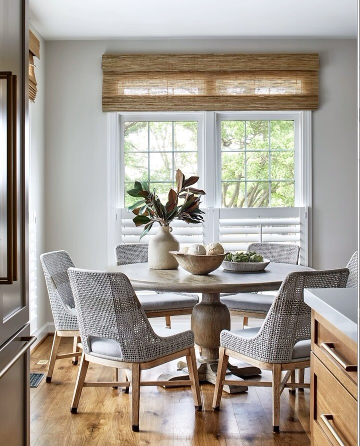 From a touch of the past to a future full of warmth and beauty! 🌿 This kitchen is now a perfect blend of rich textures and inviting charm, radiating life and personality in every detail. A transformation that feels like home!
#KitchenDreams #WarmAndWelcoming #BeforeAndAfter #DesignInspiration