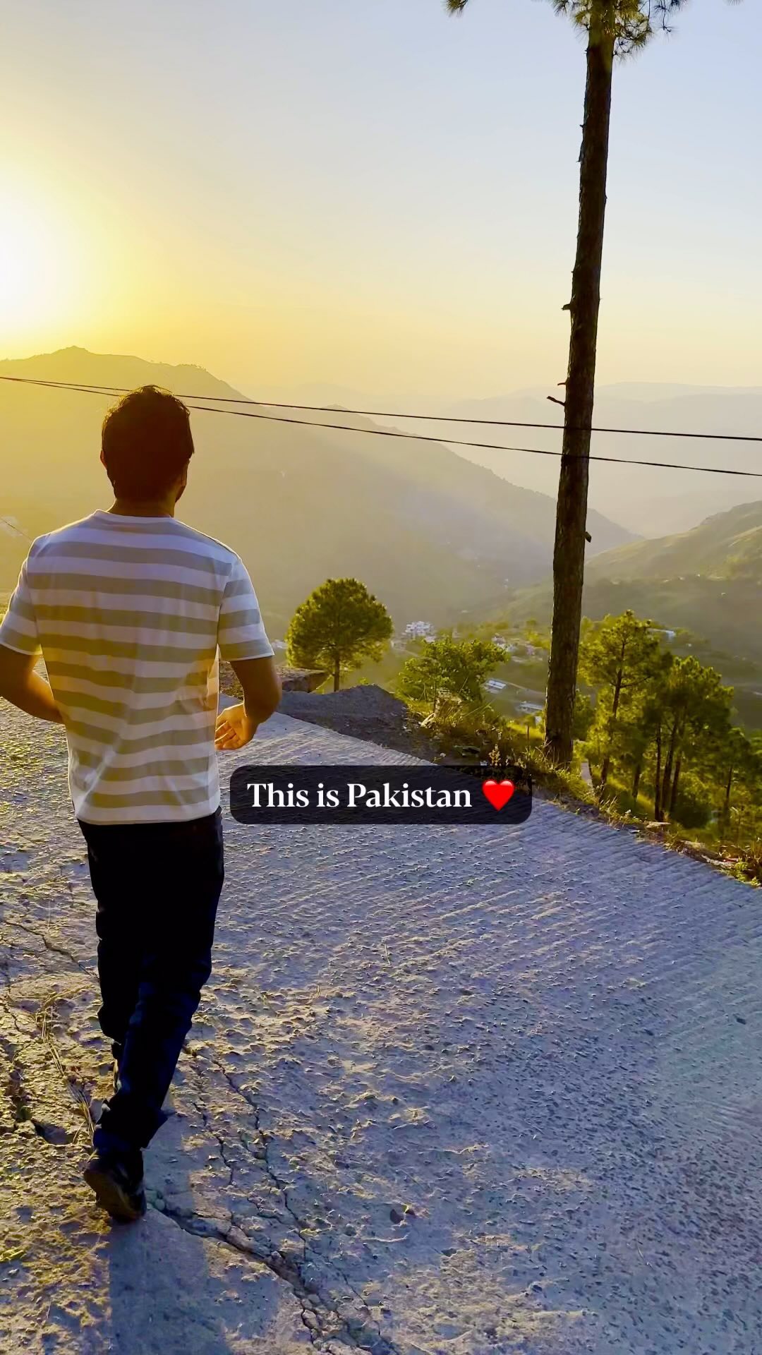 Up here, the world feels a little more peaceful 😌 #mountains #murree #nature #travel #explore #scenic #natureshots #mountainscape #mountainsview #mountainslover #mountains🗻 #mountainscenery