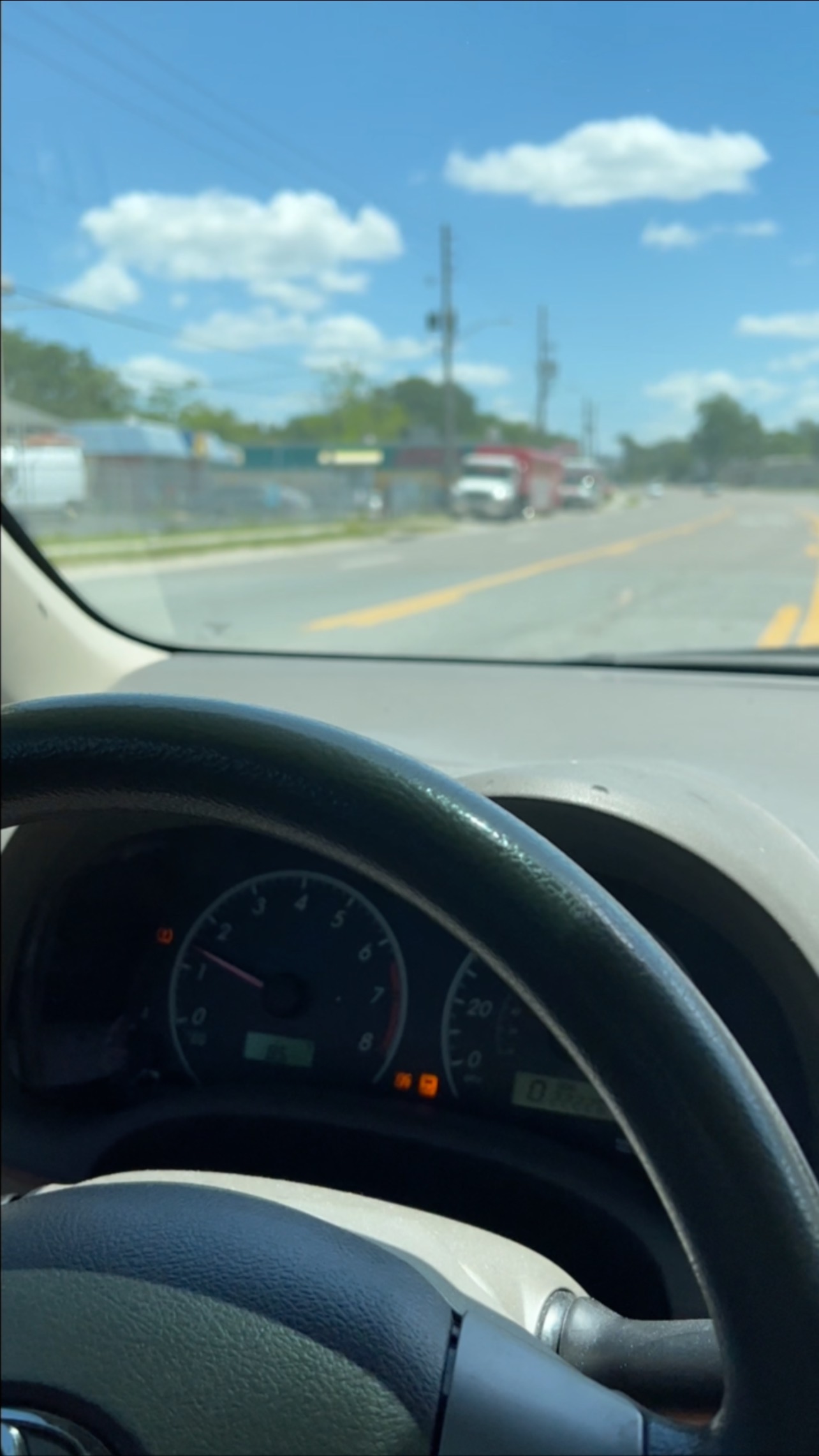 Road! With la madre. Guess who will be frying fish in the a.m. 🤦🏽♀️ #thursdayshenanigans #fishmarket #orlando #dayinmylife #jamaicanfood #oxtail #foodielife