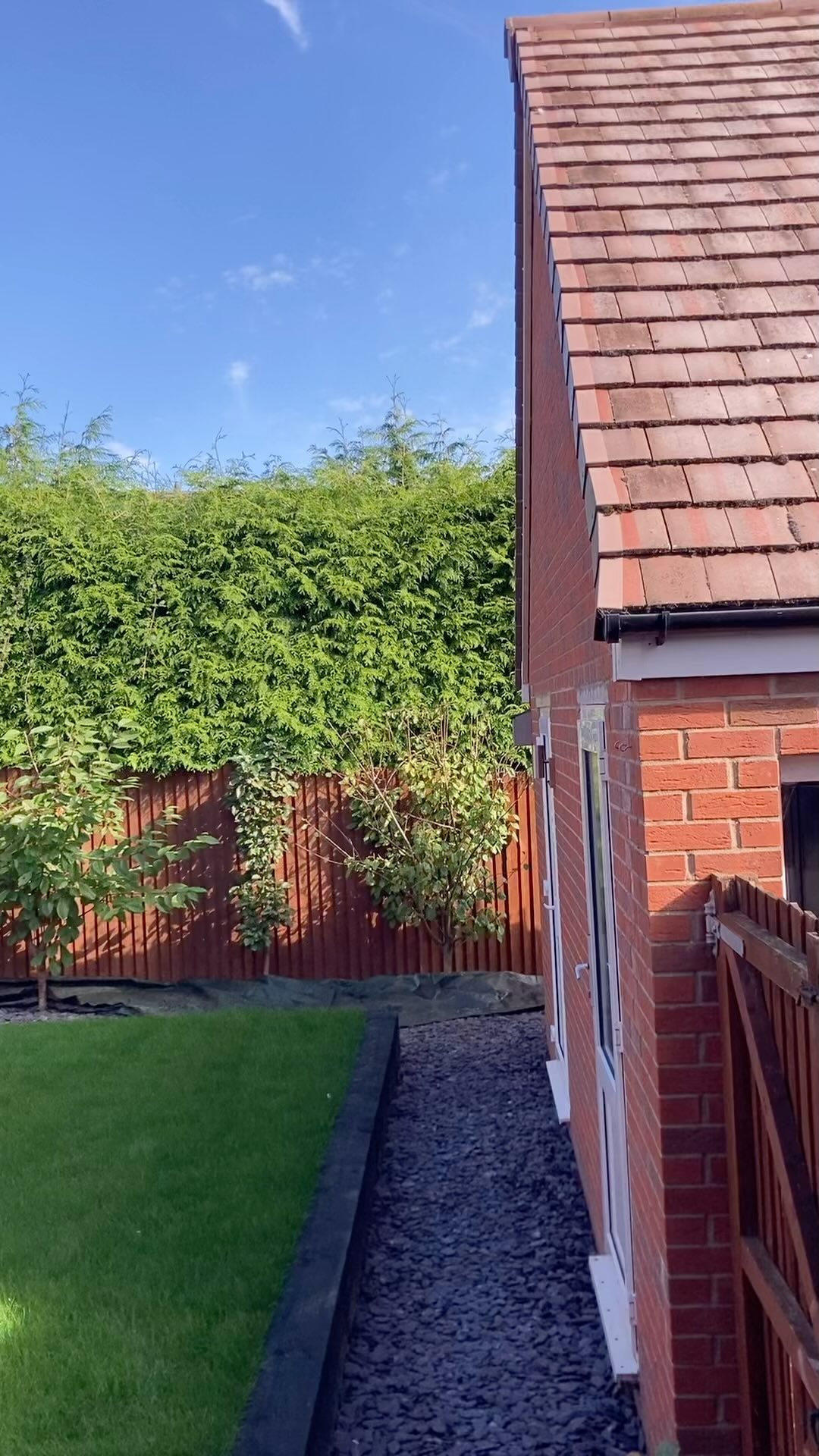 It is the season to start trimming ✂️🌲🌲🌲
Hedge trimming a Western Red Cedar hedge to maintain its size while maintaining privacy for our client.
If you have hedges that require maintenance please feel free to get in contact with us ☎️📞 07974884326 📞☎️ or via the website 👨💻 www.altarb.co.uk 👩💻
#hedgetrimming #husqvarnabattery #altarbltd #treesurgery #arborist #arboristsofinstagram #treework #arboriculture #treesurgeonsofinstagram #newent