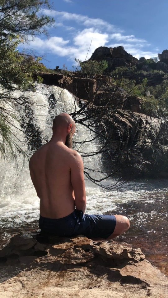 Our favourite place to practice yoga is outdoors 🪷
🌞 Where's yours?
Let us know in the comments below ⤵️
.
And if you're keen to move in these beautiful places featured above...
Join us next weekend | 20-22 Sept.
for this season's final retreat weekend in Rocklands.
It's fully catered and we promise, lots of fun!
Check out the 🔗 in our bio for booking info.
📸 Credits to multiple members of our community, including @rocklands_visual_diary and @andyandyreeves