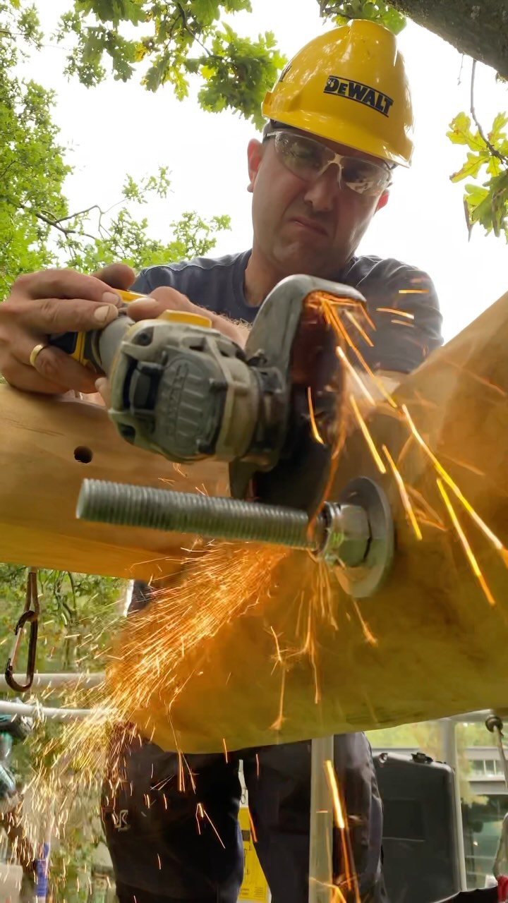 De mannen gaan hard! En Nelis is er ook bij.
#bouwhetavontuur #klimvbos #klimpark #highropes #gibbonsport #beleefhetavontuur #edelrid