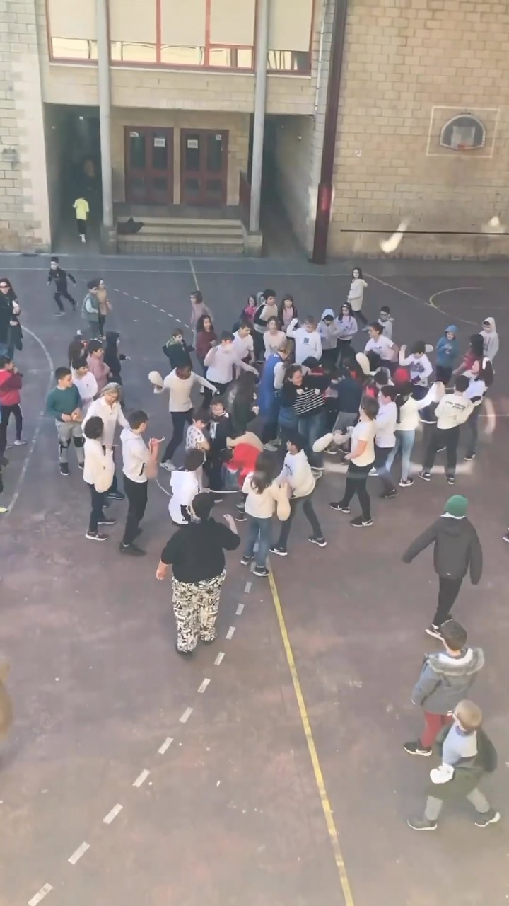 Aste koloretsu honetan ohiturei eutsiz, Axeri dantzaz gozatu dugu egunero aste osoan zehar. Esker berezia @bluee_sky_221_ zure laguntza erraldoiagatik. #Elizatxolh6 #elizatxolh