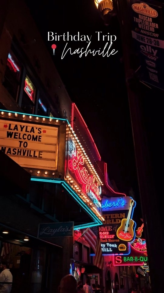 Birthday bop in Nashville π€ πΊπ²
.
.
#nashville #broadwaynashville #birthdaytrip #thevalentine