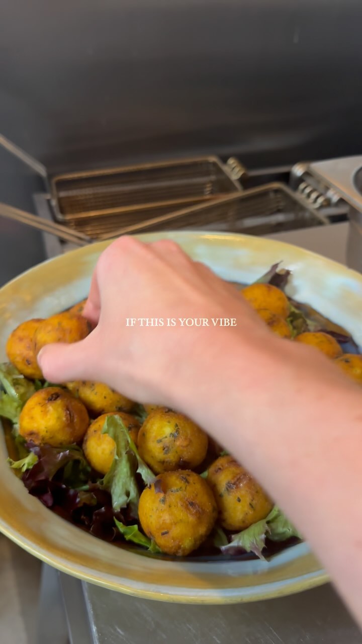 If this is your vibe then you’re in the right place.🥰
If your vibe is authentic, Mediterranean cooking catered with LOVE, then you’re in the right place.🥘
If your vibe is freshly cooked comfort dishes that taste like home, then you’re in the right place.🏡
If your vibe is gluten free, nutritious meals that you can order as a single dish or as an extra large platter, then you’re in the right place. 🧑🧑🧒🧒
Aromas offers individually catered meals and platters for up to 8 people of WHATEVER YOU WANT.
We really are that flexible 😜
Catered with love. Catered to you.
Love from your neighbourhood coffee shop,
Aromas x💙
#FlexibleCatering #CateredWithLove #MadeWithLove #CateredtoYou #MadeWithLove #Authenticity #MediterraneanPlatter #Mediterranean #HomeCooking #SurreyCatering #SurreyCommunity #Falafel