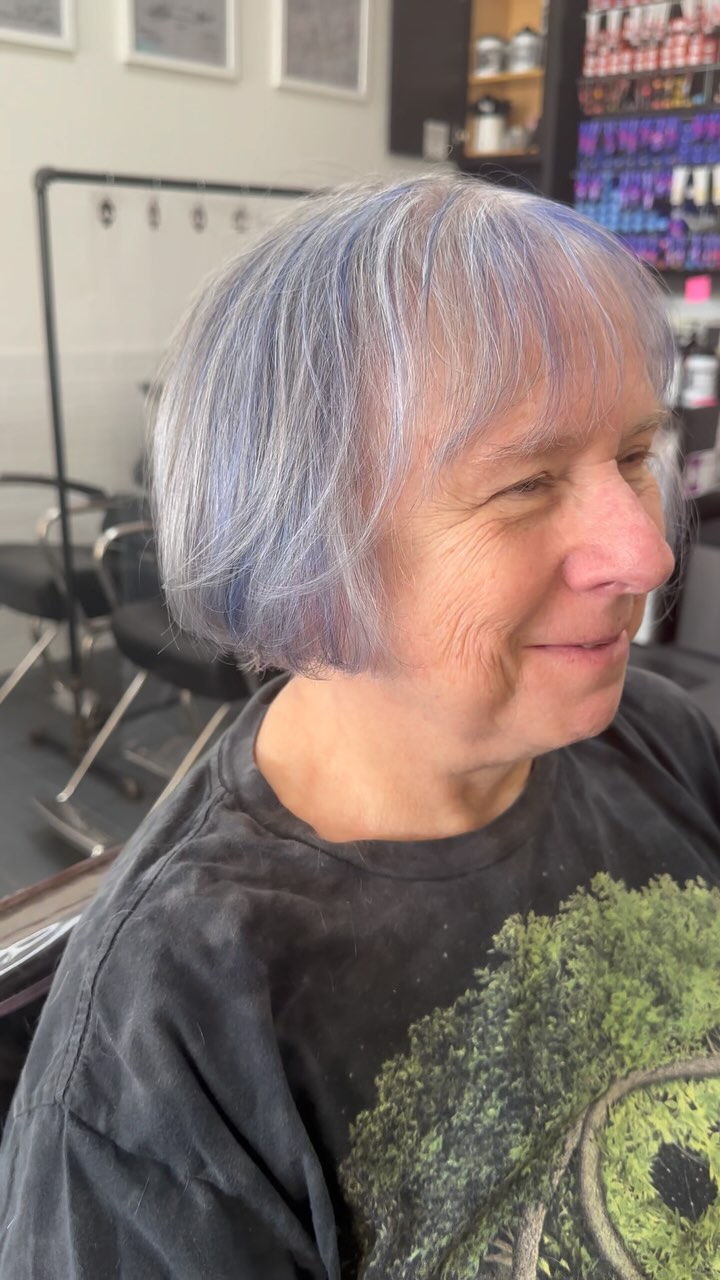 A lovely before and after! Color refresh and fresh cut by @abitsnippy
Check out that shine 🤩 ✨
#bayareastylists #ravenandrose #haircut #frenchbob #shorthaircut #shortstyles #vividhaircolor #vivids #silverhair
