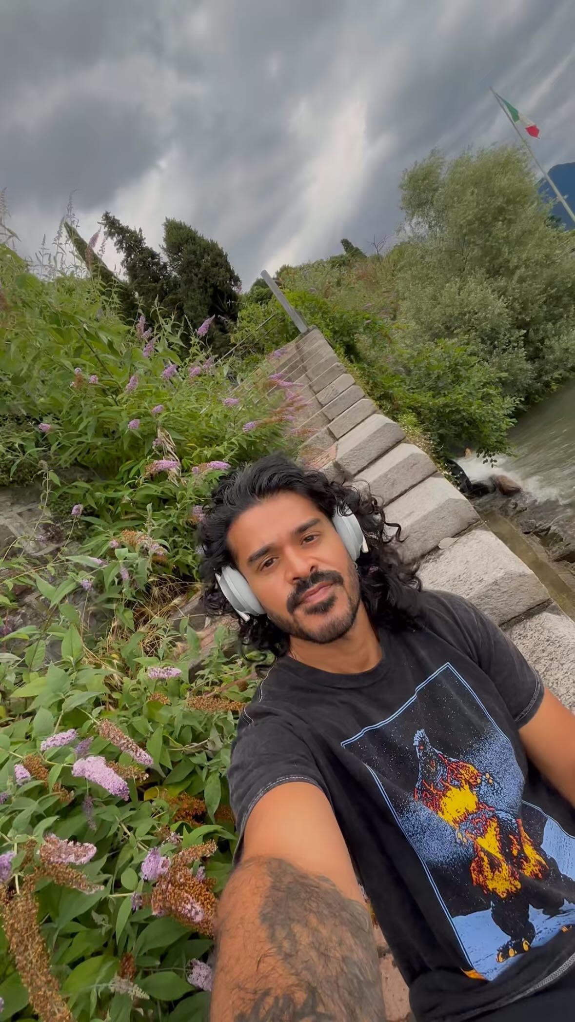 LET ME EXPLAIN :
it wasn’t until recently that I realized, there’s a sweet spot between conscious effort and allowing things to fall into place. in my opinion, that’s where you’re allowing your creative energy to shine without expectation. you’re following your intuition and impulse and observing how those actions lead to the milestones. from my own experiences this is where the answers were; where I felt genuine progress in my life. and these small moments led to some of my most monumental achievements.
when I look at my journey in retrospect, I see that all of the decisions I made were barely from a place of extreme calculation and mainly from a place of doing what felt the most exciting. what felt exciting, was usually intertwined with what I was the most passionate about creating. and in those creation sessions things felt so easy and the next step was unveiled effortlessly.
WHAT DOES THIS LOOK LIKE?
when you’re at one with your passion; when you’re experiencing flow in the momentum; when you’re not confused on what to do next.
I’ve been guiding those around me to feel more of this^ and less of the confusion that comes naturally with trying to figure out life.
what are your thoughts? do you feel you need that boost for the sake of your art? let’s get into conversation, send me a dm, I’d love to hear your story and play a part in helping build it. 💙
#creativity #expressiveartstherapy #inflow #growth #thejourney #release