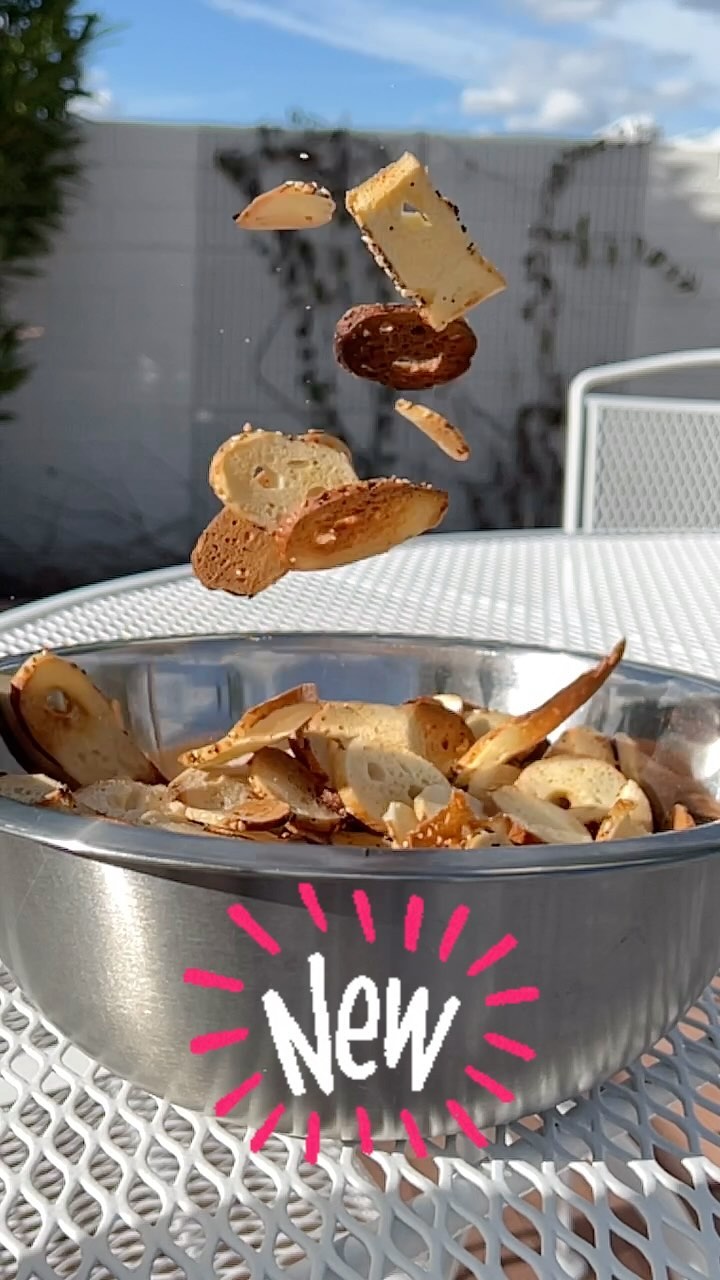 🚨 #newitem 🚨
We now have awesome bagel chips! Great for on the go, dipping in cream cheese, your favorite nut butter or hummus!
Come try our sesame or everything bagel chips Fridays at Udall @heirloomfm
#bagelbliss #tucsonfoodie #tucsonlocal #tucsonlocal #slowmotion #michaelbuble