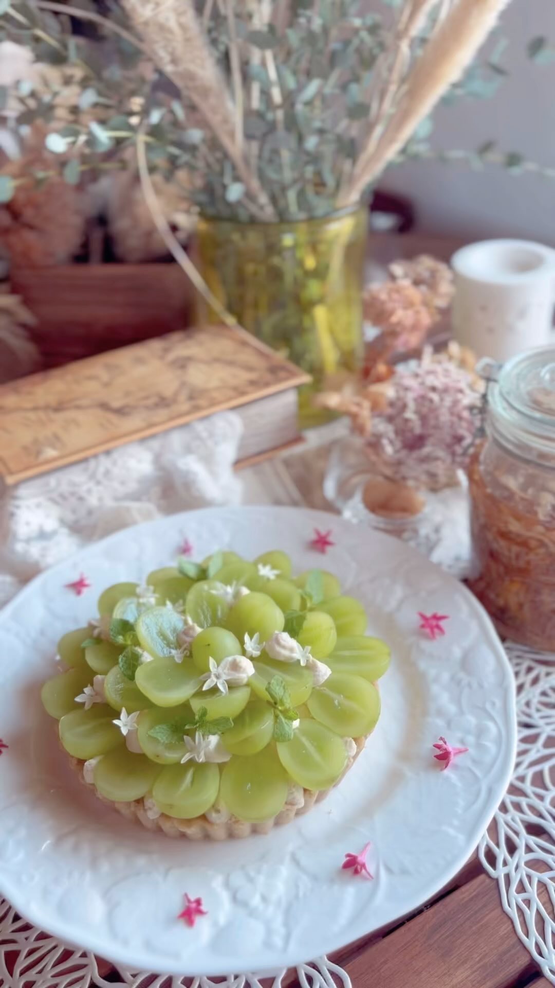 〜𝑳𝒆𝒔𝒔𝒐𝒏 ✼ 𝑹𝒂𝒘 𝒔𝒘𝒆𝒆𝒕𝒔 〜
ロースイーツレッスン
▤ 8月Lesson ▤
------------
⧉ マスカットのRawレモンクリームタルト ⧉
〜𝖬𝗎𝗌𝖼𝖺𝗍 𝖱𝖺𝗐 𝖫𝖾𝗆𝗈𝗇 𝖢𝗋𝖾𝖺𝗆 𝖳𝖺𝗋𝗍〜
------------
昨年も好評だったこちら♡
すでにお問い合わせにより内々では告知させていただいております
旬のシャインマスカットを
贅沢にのせたタルト❤︎︎
中にはマスカットに合う
レモンクリームと
焼かないスポンジ…
甘くてジューシーなマスカットに
さわやかレモンクリームが
暑い日の癒しデザートに♪
また
さくさくタルトに
ふんわりスポンジの食感もおいしさのヒミツです
◆開催日
8月16日(金)
8月20日(火)
◆時間
10:00〜13:00
《ここがお得!!》
・作ったスイーツはもちろん、その他スイーツ付きの試食あり(ハーブコーディアルドリンク付き)
・お持ち帰りあり
参加費:5,000円
▷お得なクーポン使用で500円引き(一般)
▷講座生は1,000円
持ち物:エプロン、筆記用具、手を拭くハンドタオル 、スイーツを持ち帰る用の保冷バッグ&容器、保冷剤
︎︎
˚°ºᵒ•♡•ᵒº°˚♢°ºᵒ•♡•ᵒº°˚♢°ºᵒ•♡•ᵒº°˚
《8月スケジュール》
9、19、21〜22、28〜30日
スピリチュアルカウンセリング
10〜15、17、24、25日 お休み
18日(満月)
光のローチョコBOX販売
16、20日
発酵Rawスイーツ レッスン
27日
ヨガ×ロースイーツ(プライベート)
上記日程以外で
ロースイーツレッスン
スピリチュアルカウンセリングのリクエスト受付中♪
⁎⑅⃝⁎୨୧⁎⑅⃝⁎୨୧⁎⑅⃝⁎୨୧⁎⑅⃝⁎୨୧⁎⑅⃝⁎୨୧⁎⑅⃝
《募集中講座》
🌿ロースイーツパティシエ認定講座
→ロースイーツのノウハウを学びます
🌿ローショコラパティシエ講座
→ローチョコレートに特化した講座です
他リクエスト可能
🌹花おはぎレッスン
ヴィーガン仕様の餡を使った可愛いお花絞り
🌹ショコラフラワー講座
仕様の違う3種類のチョコレートでお花絞り
🌿𝒍𝒐𝒉𝒂𝒔𝑻𝑰𝑪 𝒔𝒘𝒆𝒆𝒕𝒔は
日本ヘルシーフード協会
『ロースイーツパティシエ』
『ローショコラパティシエ』
𝗋𝖺𝗐&𝗋𝖺𝗐認定校になります
@𝗋𝖺𝗐𝗌𝗐𝖾𝖾𝗍𝗌.𝖺𝗄𝗂.𝗏𝖾𝗀𝖾𝖻𝗂𝗈
🍎発酵料理教室 円居認定講師
🌹社)𝑨𝑳𝑨
『ショコラフラワー認定講師』
*・゚゚・*:.。..。.:*・゚゚・*:.。. .。.:**・゚゚・*:.。..。.:*・゚゚・*:.。.
《𝒍𝒐𝒉𝒂𝒔𝑻𝑰𝑪 𝒔𝒘𝒆𝒆𝒕𝒔》
ロースイーツ/花おはぎ/ベビー教室/スピリチュアルサロン
☆𝑳𝑰𝑵𝑬 (𝑰𝑫→@𝟥𝟩𝟨𝗊𝗎𝗏𝗅𝗂)のお友達追加で
お得なクーポン配布中♡
スピリチュアルカウンセリングアカウントは
@lohastic_orb
#ローショコラパティシエ #ローショコラ #ローチョコレート #ロースイーツ大好き #ローチョコレートレッスン #ローチョコレート教室 #ヴィーガンスイーツレッスン #ヴィーガンお菓子 #オーガニックスイーツ #プラントベーススイーツ #身体に優しいお菓子 #グルテンフリーのお菓子 #発酵おやつ #発酵ジュース #発酵シロップ #発酵スイーツ #フィトセラピー #phytotherapy #植物療法 #静岡花おはぎ #ロースイーツオンラインレッスン #子連れ参加 #ロハスチックスイーツ #ロースイーツ講座 #𝚛𝚊𝚠𝚜𝚠𝚎𝚎𝚝𝚜𝚕𝚎𝚜𝚜𝚘𝚗 #ロースイーツ教室 #ロースイーツ焼津 #ロースイーツ静岡 #焼津ママ