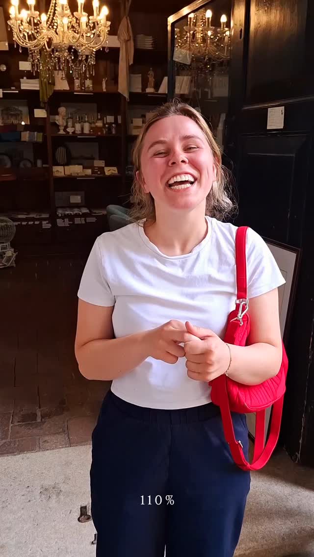 Our amazing 110% Ashlon from New Orleans, sent here by her Tulane University to study the Palladian architecture.
La nostra '110% amazing' Ashlon da New Orleans, spedita qui dalla sua Tulane University per studiare l'architettura palladiana.
#palladianroutes #palladian #palladio #andreapalladio #palladianarchitecture #architetturapalladiana #villagodimalinverni #palladiansociety #vicenzapalladiana #palladianische #tulaneuniversity