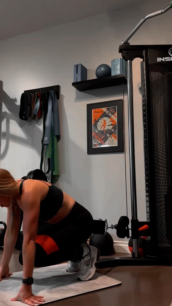 Happy hump day, it’s GLUTE DAY🙌
Take your time with these and execute with intention. Your glutes will be so happy 🔥
#gluteday #homeworkout #gluteworkoutathome