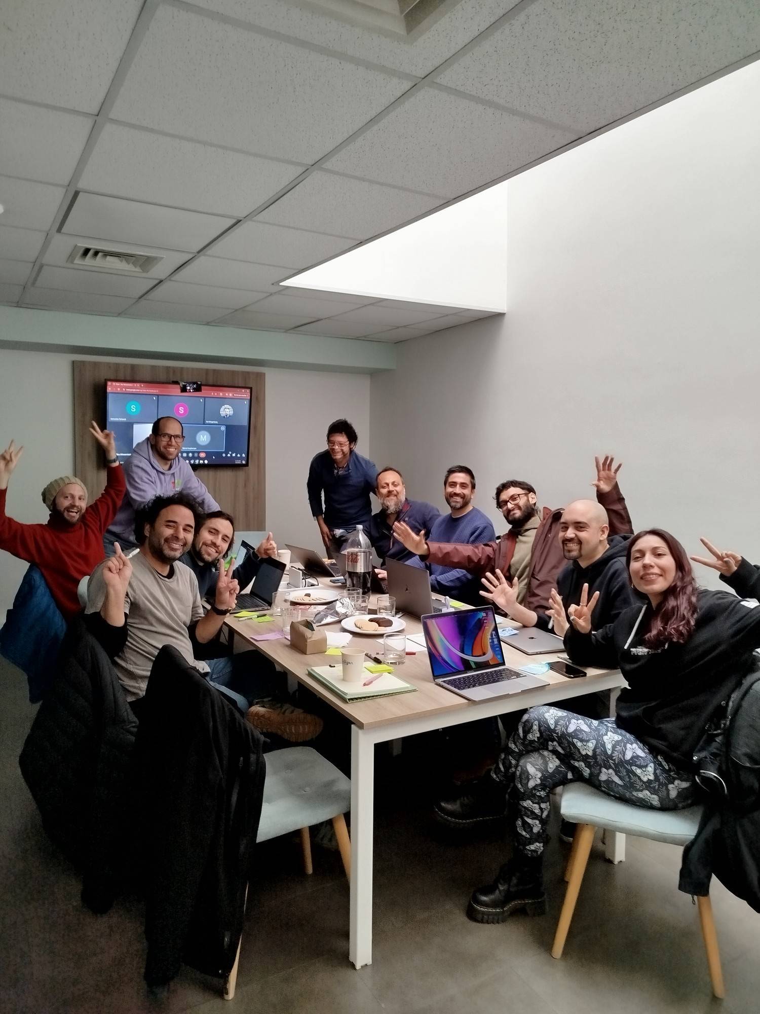 Hoy los chicos de Spotmind tuvieron una jornada muy productiva en @cangocowork #trabajoenequipo❤️ #cangocowork #salasdereuniones #coworking #cowork
Gracias por su preferencia!! 😍🦘☕