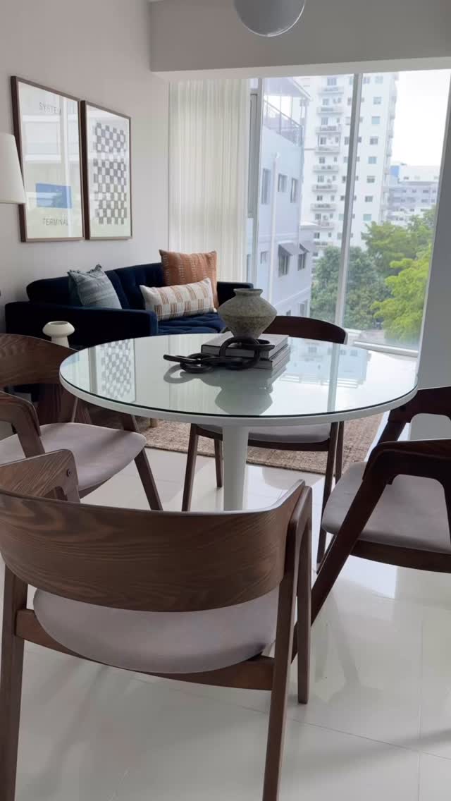 ✨ Behind the scenes with YellowKey ✨
Come with us on a photoshoot day at our newest listing in Torre Armonía – a stylish 1-bedroom apartment in the heart of Piantini 🏙️📸
Modern design, prime location, and a vibe that feels just right.
Book your next stay with elegance and ease. 💛
Designed by: @indoor_rd
Photos: @alealvarez_ph
#YellowKeyRentals #PiantiniLiving #TorreArmonia #SantoDomingoStays #LuxuryAirbnb #BehindTheScenes #AirbnbDominicanRepublic #DesignMeetsComfort