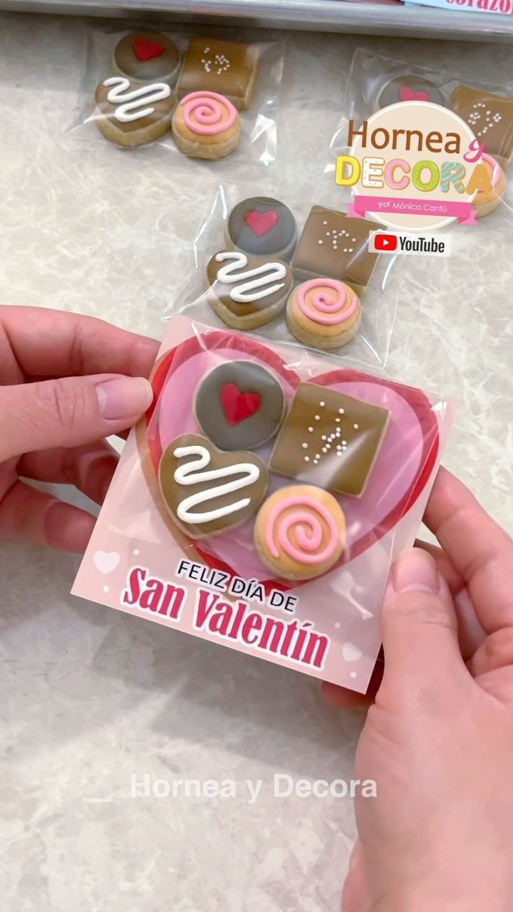 Galletas con diseño de caja de chocolates ❤️🍫
#valentinesday #cookies #royalicing #royalicingcookies #royalicingart #cookiecards