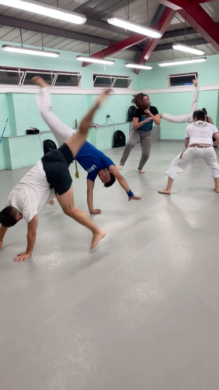 Are you ready to try something new for this spring/ Summer?
Try 🔥CAPOEIRA🔥
☀️half price package for Begginers
☀️get to know about its benefits and what it does for body and mind
☀️ book your first class by one Message at @capoeiranativoslondon
✅THE BENEFITS👇🏼
1. Strengthens and tones the body: Due to its aerobic and acrobatic nature, capoeira provides a full-body workout. The constant movements used in the dance-like martial art encourage flexibility, agility, and body coordination.
2. Improves mental clarity: Many of the moves used in capoeira require focus and intense concentration. The incessant focus and control over movements stimulates the brain, allowing for improved mental clarity.
3. Cultivates creativity: Capoeira encourages artistic expression through its complex movements. The combination of music and movement encourages practitioners to be creative, often crafting their own unique choreographies.
4. Develops self-discipline: As a martial art, capoeira teaches self-discipline and respect. Through rigorous and challenging classes, capoeira practitioners learn how to work hard and be committed to mastering the skills of the art form.
5. Promotes connection: Capoeira is a social art form, so classes provide a great opportunity to meet new people, make friends and build a supportive communit
6. Improves flexibility and balance: The constant movement and stretching of capoeira help to improve your flexibility, coordination and balance.
7. Increases focus and awareness: Through the movements and techniques of capoeira, practitioners gain greater awareness, focus and mindfulness.
8. Enhances physical fitness: Capoeira is a great full-body workout and helps to strengthen the bod and improve overall physical fitness.
9. Good cardiovascular workout: Capoeira is an aerobic exercise, meaning it helps to increase cardiovascular endurance and overall heart health.
10. Beautifully expressive art form: Capoeira is a graceful and expressive art form that mixes movement, music and culture
-allowing practitioners to explore the physical, spiritual and mental aspects of the art.
#capoeira #capoeiralondon #capoeiranativoslondon