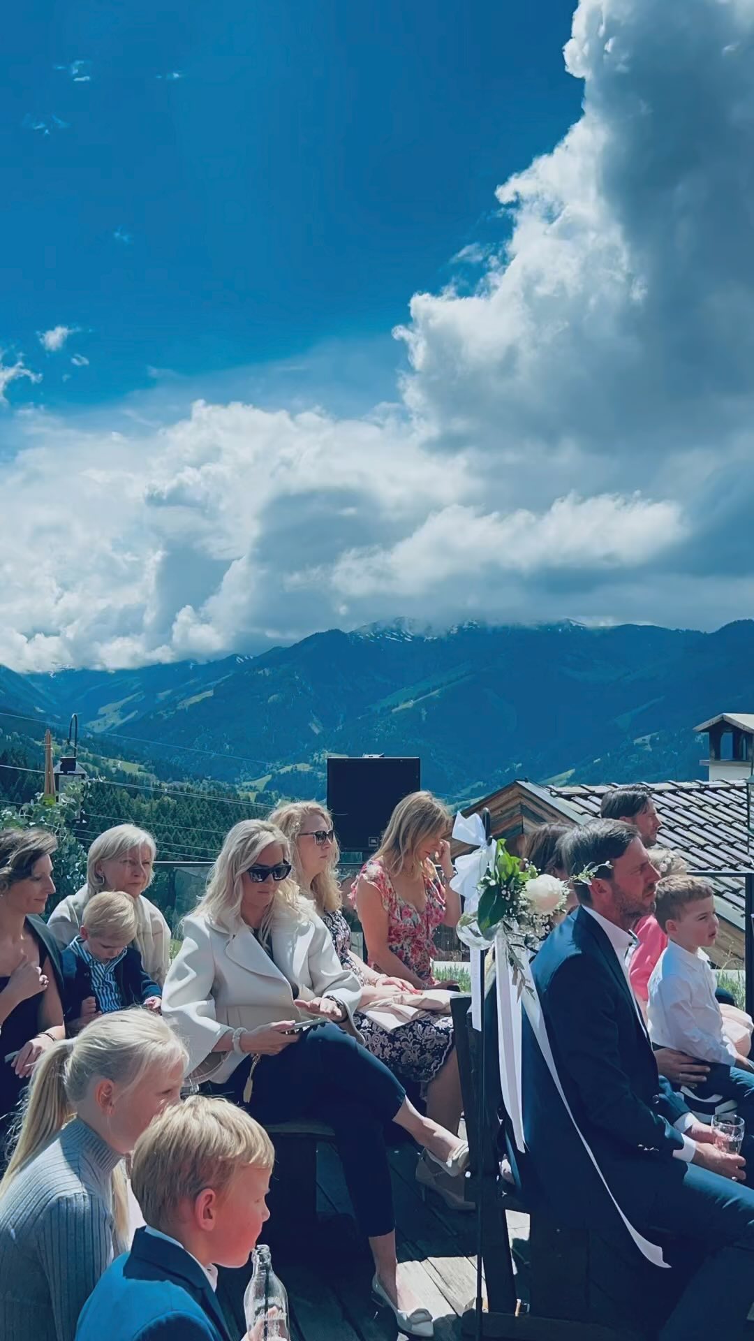 A few highlights from the wonderful wedding in the Austrian Alps on Saturday 🇦🇹⛰️
Always an honour to be part of people‘s journey and to make new friends on the way! 💙🙏
#hochzeit #wedding #hochzeitsredner #weddingspeaker #trauredner #trauung #destinationwedding #austria