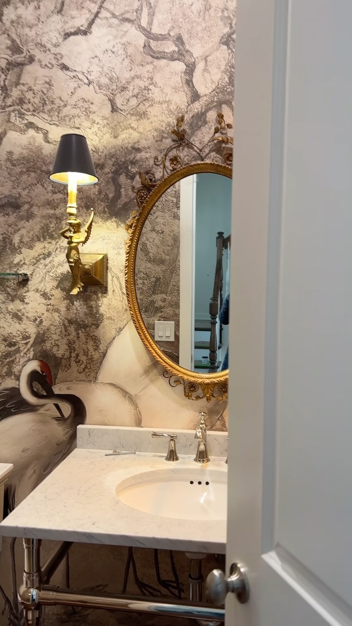 The most magical Powder Room in the making!
The clip from my site visit today.. it is not totally done but I couldn’t stop admiring how it turned out so I had to share 🤎
Design by Moi! inspired by nature
#dianarizkodesign
#powderroom #luxurypowder #interiordesign #craneswallpaper