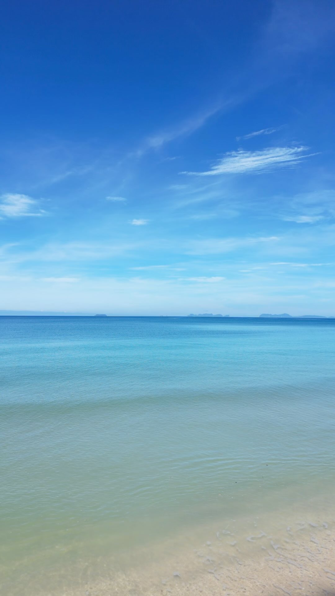 Your perfect island escape awaits at Long Beach Chalet. Book your stay today and experience the beauty of Koh Lanta like never before!✨
⬇️Book your room directly with us at our best available rates - link in bio
#longbeachchalet #kohlanta #thailand #krabi #eatbeachsleeprepeat #vacation #paradise #livetoexplore #travelthailand #beachvibes #palmtrees #islandvibes #summer #poolday #swimmingpool #pooltime #chill #gardenchalet #chalet #thaistyle #tropicalgarden #bathtub #luxury #beachfront #villa #hotel #luxurytravel