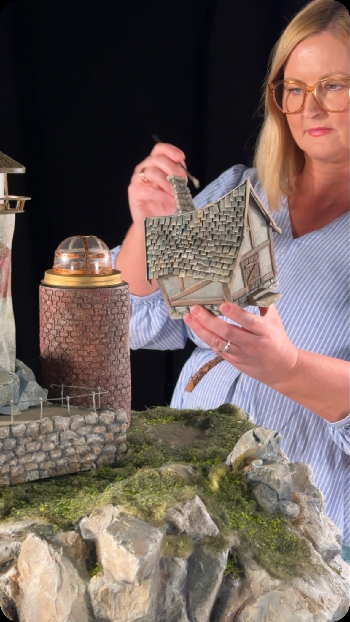 «Ildsjø» ny bok i Krypto-serien! Link i bio!
@hansjorgensandnes @gyldendal_no @annkristinlie @jonlovaas_scenographer #sandnesmedia #kryptoserien #leseglede #tegneserie #nybok #illustrasjon #barneboktips #boktips #lesehest @arkbokhandel