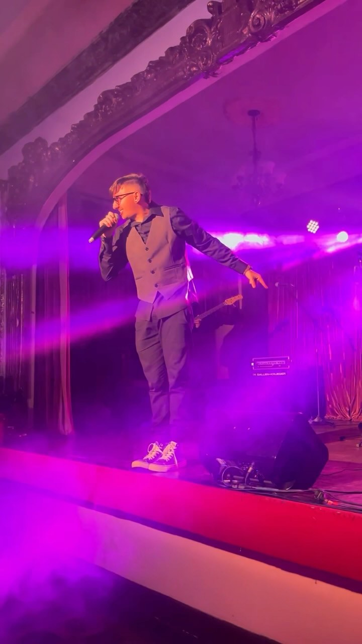 Detalhes do aniversário intergaláctico do Enrico.
Serviços realizados: som e iluminação de pista, rider de DJ, rider para banda, iluminação de palco e iluminação cênica.