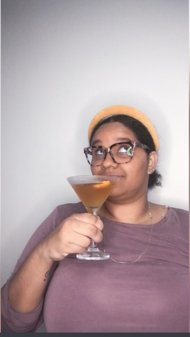 Manhattan Love Story. 🤍
Aquí el cóctel que llevo prometiéndole hace un tiempo. Para recompensarlos, les tengo una sorpresa.
En la edición obvié un licor, quien adivine cual licor es y que marca le regalaré una botella del cóctel favorito que se haya publicado en @embarra.pr.
Cuando tengamos ganador les publicaré la receta. ¡Suerte a todos!
.
.
#untraguitolight #manhattanlovestory #cocteleriacreativa #bartenderencasa #periodistagastronómica #esunwhiskey #foodblog #foodblogger